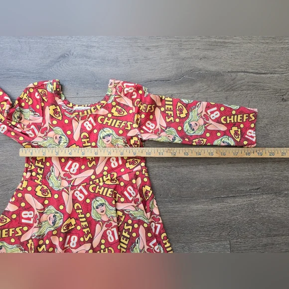 Taylor Swift KC Chiefs Travis Kelce Girls Dress Size 3 Hand Hearts Football - Picture 5 of 7